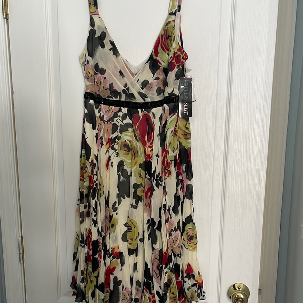 Chic Floral V-Neck Midi Dress